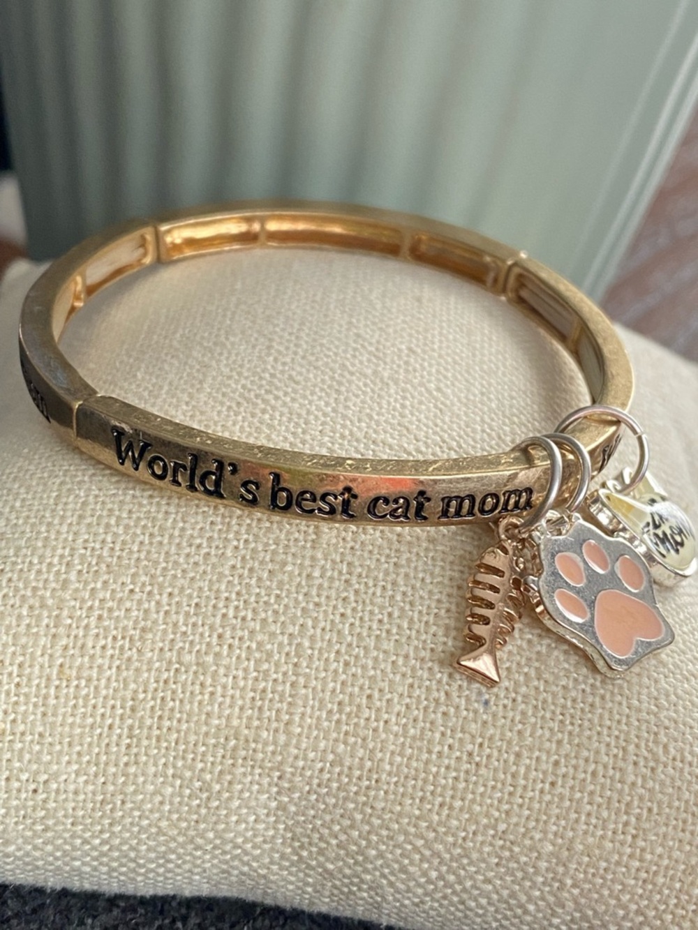 Gold "World's Best Cat Mom" Charm Bracelet - Cat Paw & Fishbone